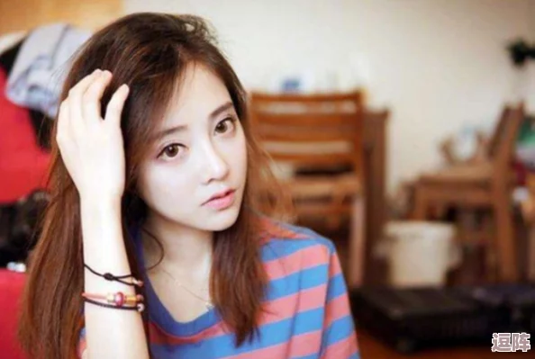 吕红今天刚进门就听刘海，网友称其为“最真实的生活写照”，引发热议与共鸣