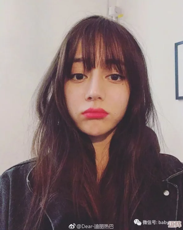 吕红今天刚进门就听刘海，网友称其为“最真实的生活写照”，引发热议与共鸣